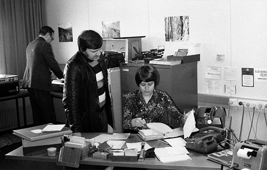 Toimiston arkipäivää 1980-luvulla